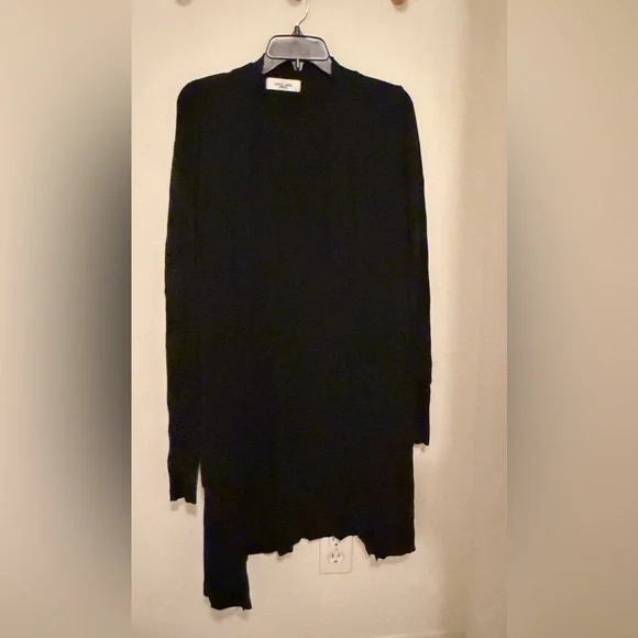 Carly Jean Los Angeles Cardigan - Picture 2 of 4